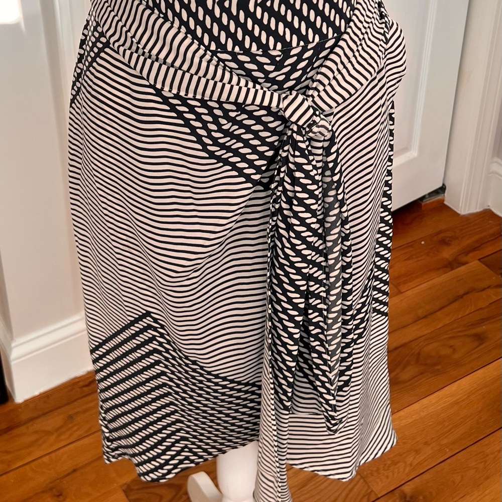 Banana Republic Factory Skirt | 6 | Navy & White